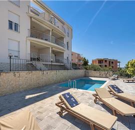 2 bedroom apartment with pool in Okrug Gornji on Ciovo Island, sleeps 6